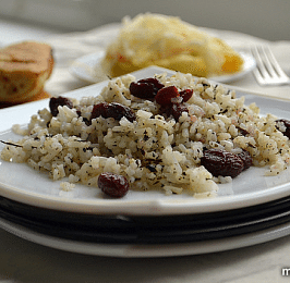 Ахта( рис с сушеным кизилом и мятой)