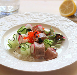 Фьюжен салат с рыбой «поке»