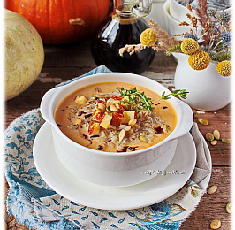 Крем-суп из тыквы с жареной перловкой