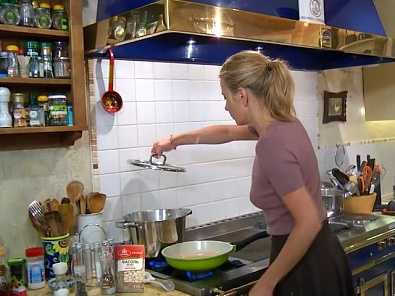 Теплый фасолевый салат с лисичками от Юлии Высоцкой (11.10.15 НТВ)